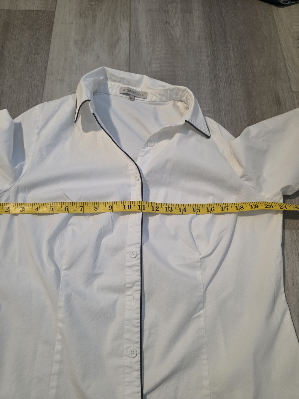 AE Sport & Co White Button Front Blouse Black Contrast Trim Size 14 - Picture 9 of 11